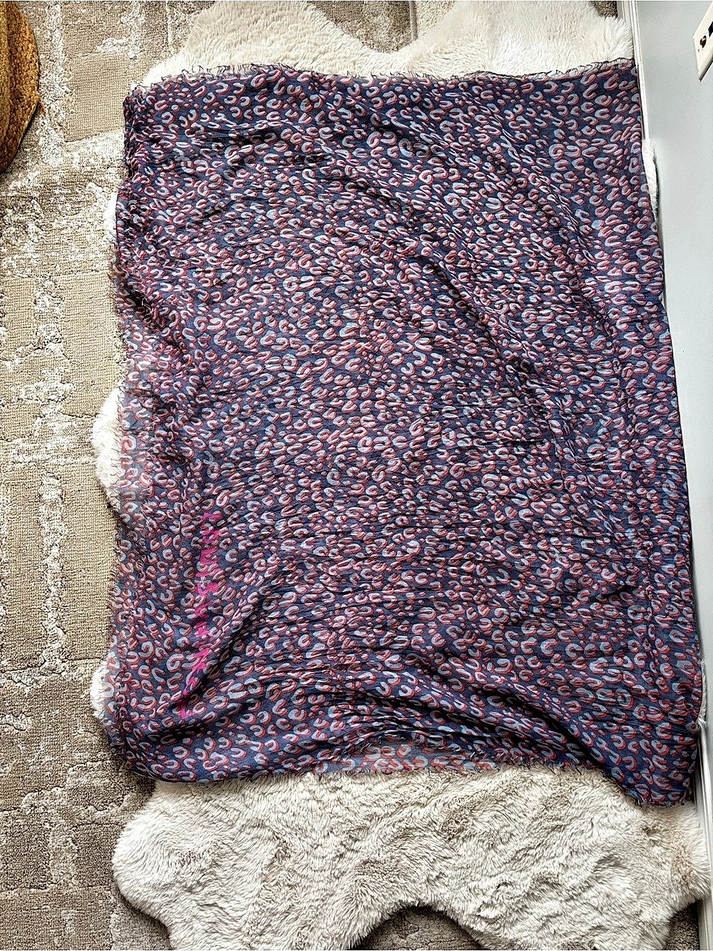 Louis Vuitton x Stephen Sprouse Leopard Stole, Navy and Red - Picture 4 of 9